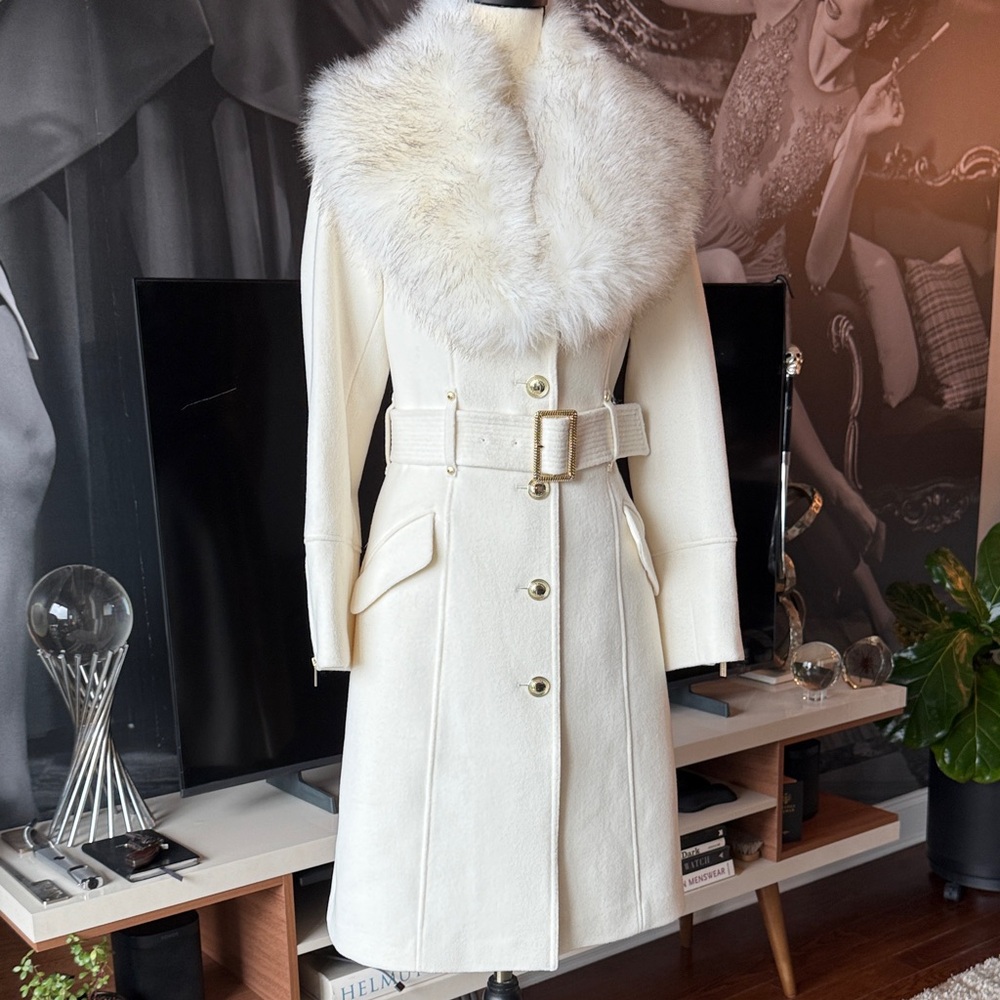 New with tag Marciano Elegant Cream Wool Coat with Faux-Fur Collar